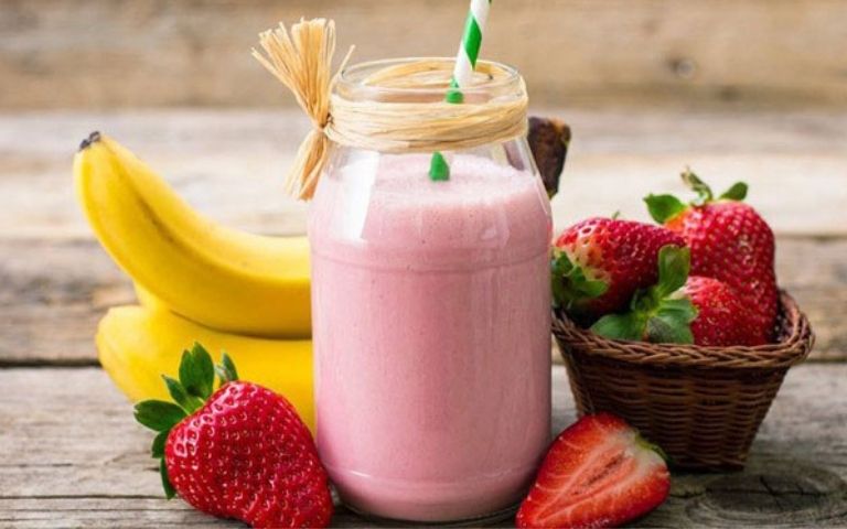 Cách làm smoothie dâu tây và chuối