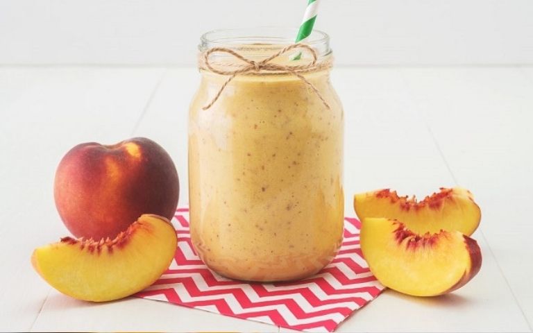 Smoothie đào và kem yến mạch